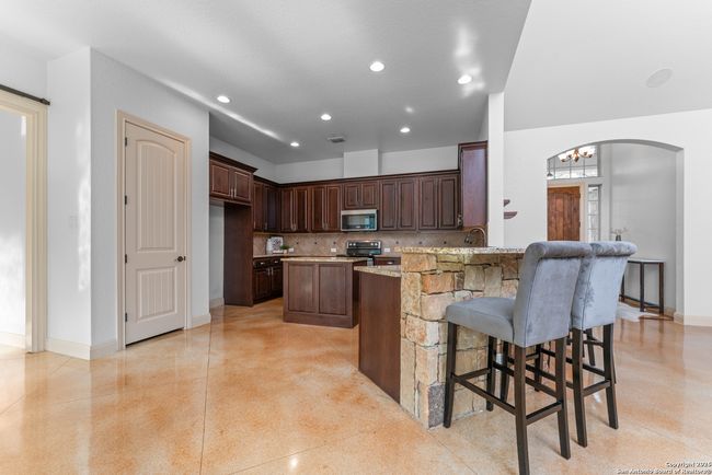 574 Deep Water Dr, House other with 3 bedrooms, 3 bathrooms and null parking in Spring Branch TX | Image 8