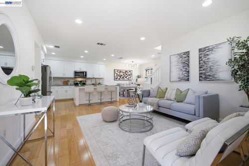 1633 Lee Way, Milpitas, CA, 95035-9012 | Card Image