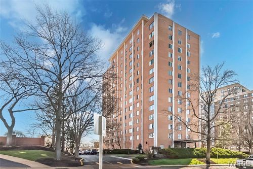 5c-900 S Hanley Rd, Clayton, MO, 63105-2667 | Card Image