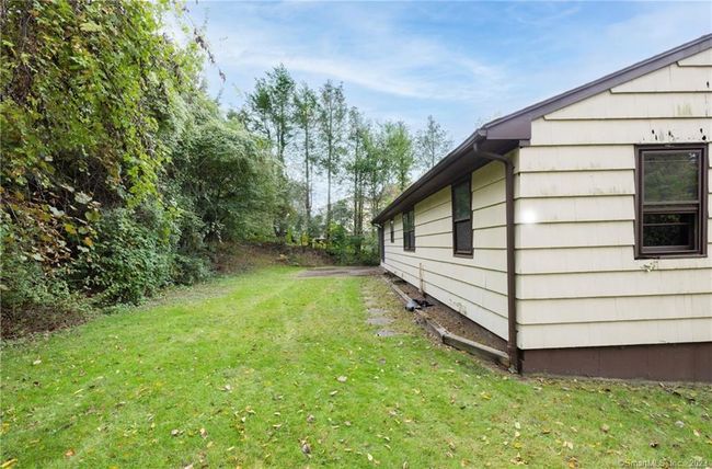 1042 N Main Street Ext, House other with 3 bedrooms, 2 bathrooms and null parking in Wallingford CT | Image 25