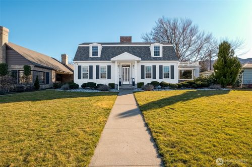 941 Idaho St, Wenatchee, WA, 98801-2735 | Card Image