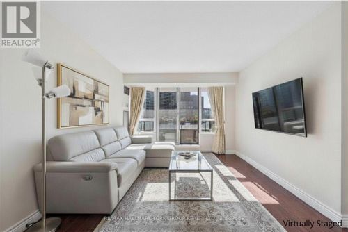 512-81 Townsgate Dr, Thornhill, ON, L4J8E6 | Card Image