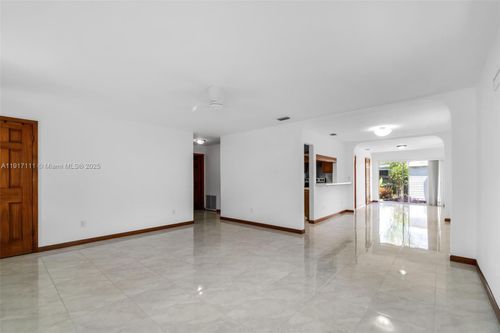 9085 Sw 157th St, Palmetto Bay, FL, 33157-1939 | Card Image