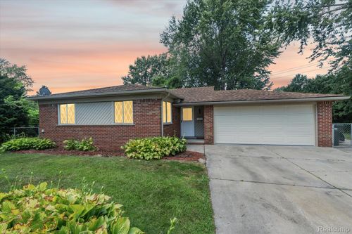 11261 Alwardt Dr, Sterling Heights, MI, 48313-4909 | Card Image