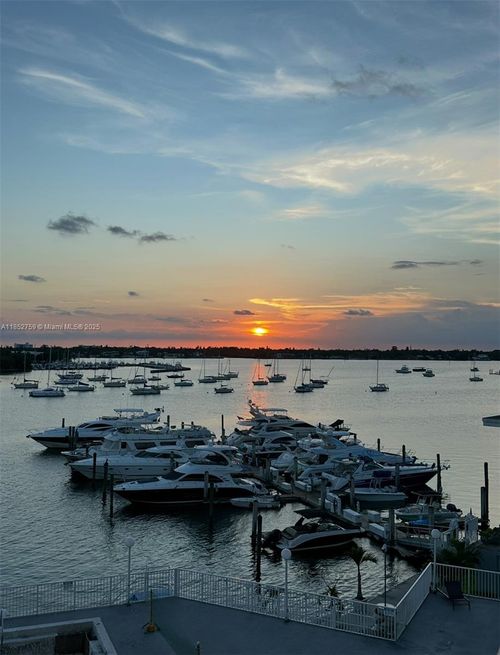 apt-410-7904 West Dr, North Bay Village, FL, 33141-5516 | Card Image