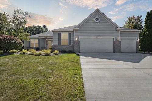 3403 Green Pastures Rd, Carpentersville, IL, 60110-3211 | Card Image