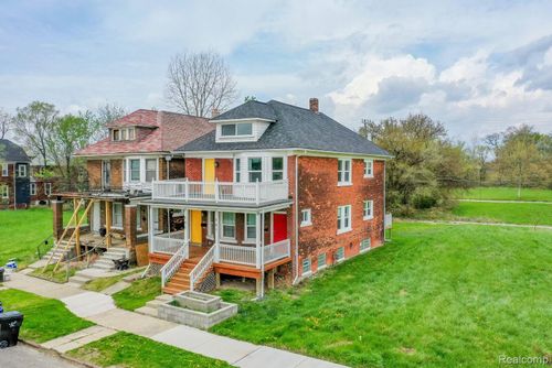 647 E Bethune St, Detroit, MI, 48202-2841 | Card Image