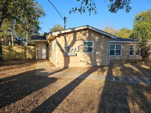 a-105 W Ila St, Elgin, TX, 78621-1227 | Card Image