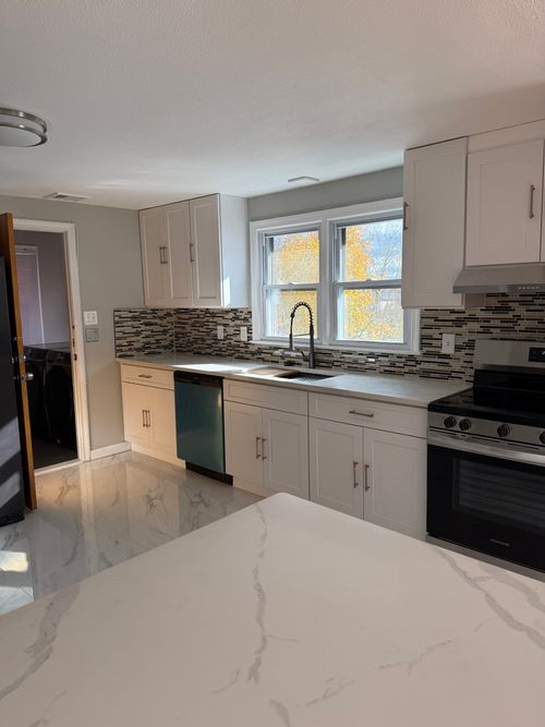 182 Arnoldale Rd, West Hartford, CT, 06119-1709 | Card Image