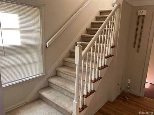 1923 Norwood Dr, Grosse Pointe Woods, MI, 48236-1794 | Card Image