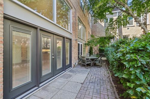 b-1133 Cornelia Ave, Chicago, IL, 60657-1553 | Card Image