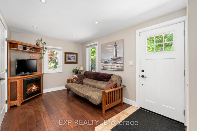 21 Pinery Lane, House other with 3 bedrooms, 2 bathrooms and 12 parking in Jacksons Point ON | Image 9