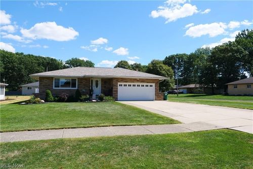 5981 Northview Dr, Seven Hills, OH, 44131-2638 | Card Image