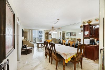 607 - 6039 Collins Ave, Condo with 1 bedrooms, 2 bathrooms and null parking in Miami Beach FL | Image 3