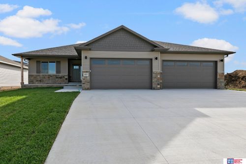 805 Regiment Rd, Lincoln, NE, 68527-1808 | Card Image