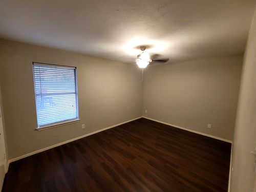 1122 N Center St, Arlington, TX, 76011-4884 | Card Image