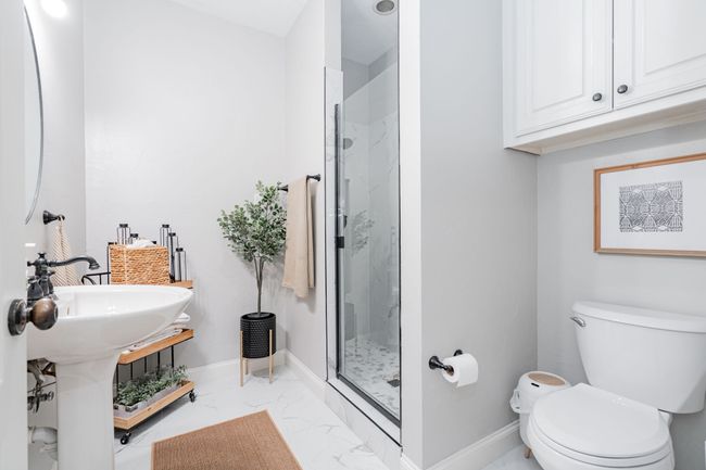 Downstairs Bathroom | Image 29