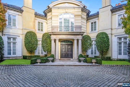 38 Rio Vista Dr, Alpine, NJ, 07620-1068 | Card Image