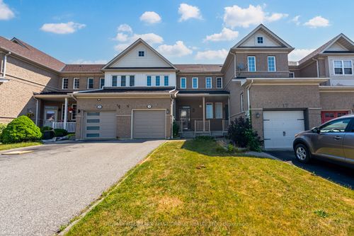19 Inlet Bay Dr, Whitby, ON, L1N9P2 | Card Image