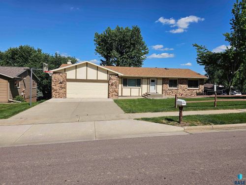 2408 S Valley View Rd Road, Sioux Falls, SD, 57106 | Card Image