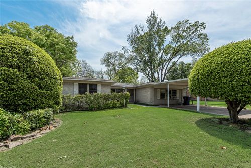 716 Blossom Rd, Garland, TX, 75041-2952 | Card Image