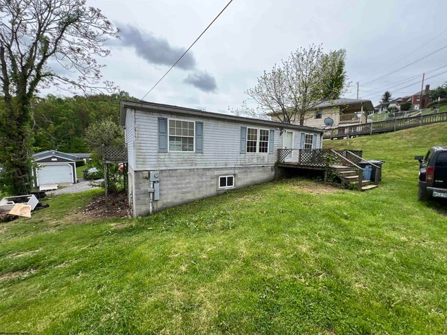 209 Thomas Ave, House other with 3 bedrooms, 2 bathrooms and null parking in Nutter Fort WV | Image 21