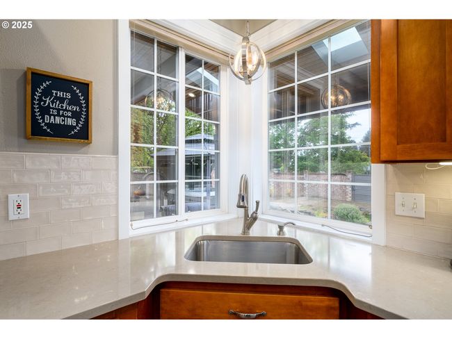 2351 Nw Pinehurst Dr, House other with 5 bedrooms, 3 bathrooms and 3 parking in McMinnville OR | Image 11