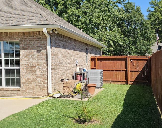 15091 Brookstone Drive, For Sale in Flint Zoocasa