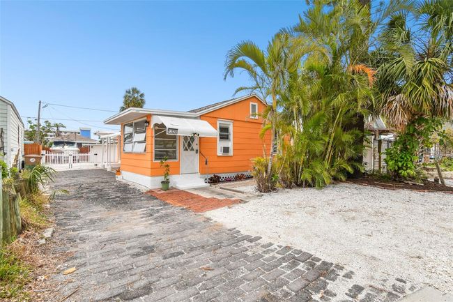 13320 2 Nd St E, Home with 2 bedrooms, 2 bathrooms and null parking in Madeira Beach FL | Image 76