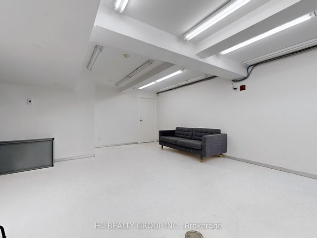 899 Dundas St W, Home with 0 bedrooms, 1 bathrooms and null parking in Toronto ON | Image 13