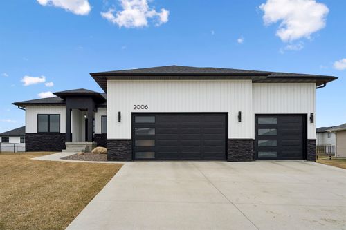 2006 Reese Rd, Cedar Falls, IA, 50613-2269 | Card Image