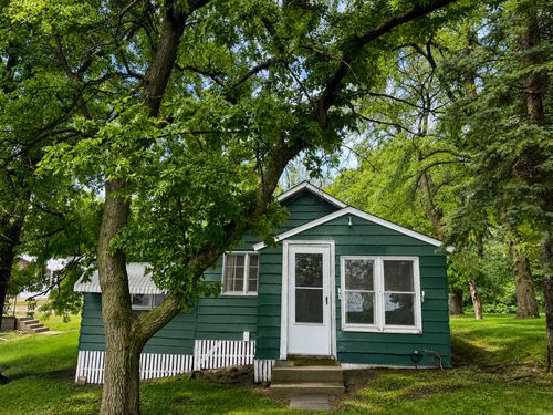 21 N Beaver Lake Rd, New Richland, MN, 56072-1879 | Card Image