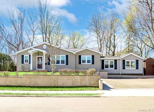 1 Roosevelt St, Glen Cove, NY, 11542-1934 | Card Image