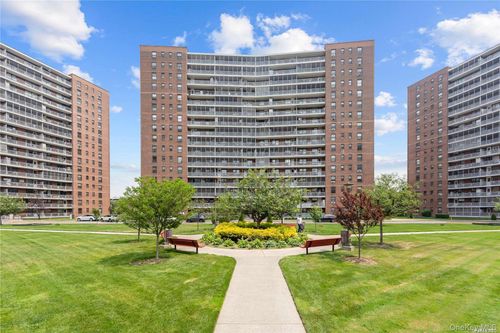 2c-61-35 98th St, Rego Park, NY, 11374-1421 | Card Image