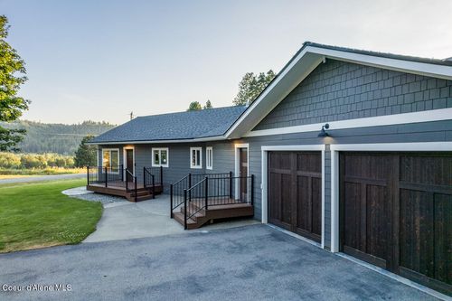 7077 Funkhouser St, Bonners Ferry, ID, 83805-8526 | Card Image