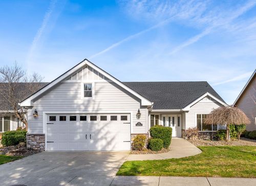 113 Skyhawk Dr, Eagle Point, OR, 97524-9677 | Card Image