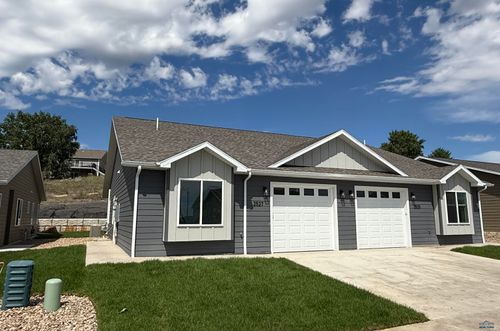 2527 Hennessy Dr, Rapid City, SD, 57701-5881 | Card Image