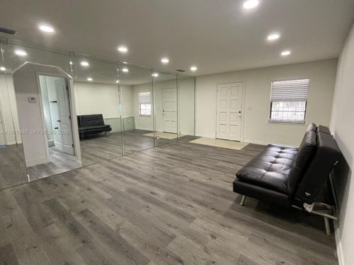 10415 Nw 35th Ave, Miami, FL, 33147-1015 | Card Image