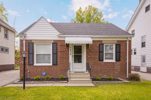 1454 E 196th St, Euclid, OH, 44117-1422 | Card Image