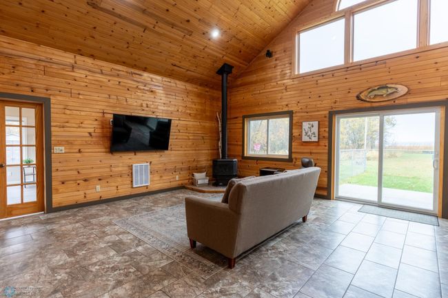 Living Room | Image 9