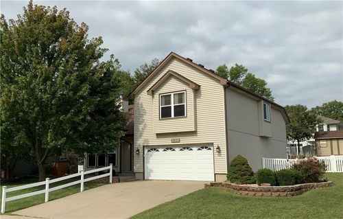 208 N Pacific Ct, Raymore, MO, 64083-9077 | Card Image