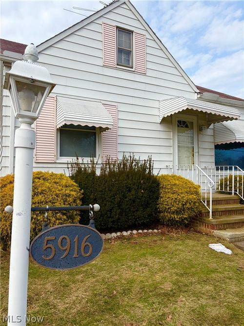 5916 W 54th St, Parma, OH, 44129-3838 | Card Image