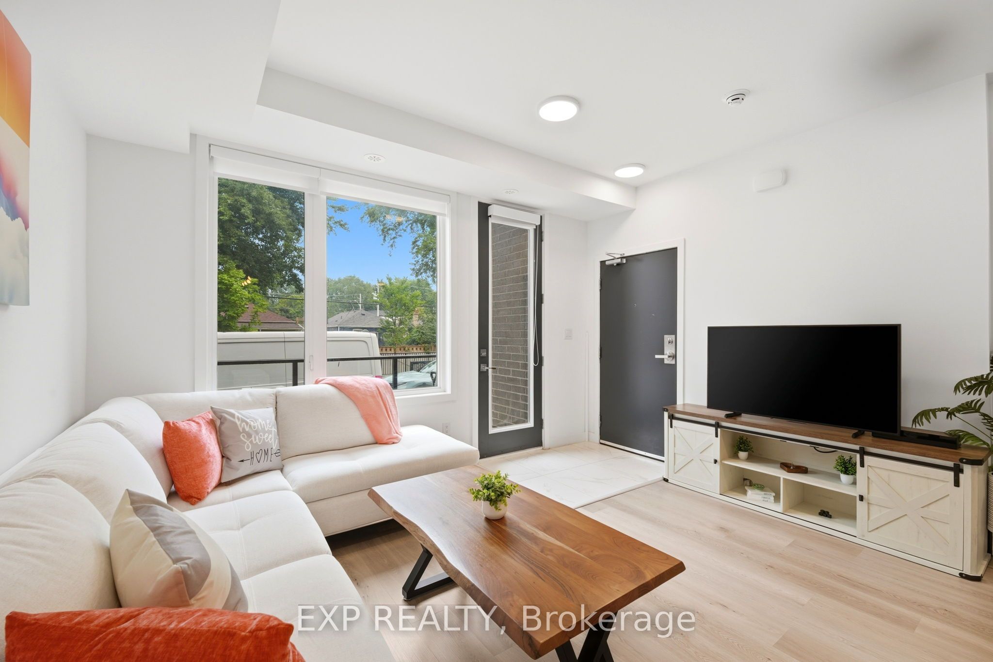 Residential Lease in Toronto E03 4