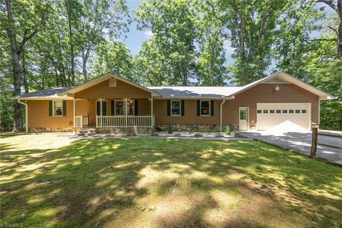 2816 Hoots Rd, Hamptonville, NC, 27020-7422 | Card Image