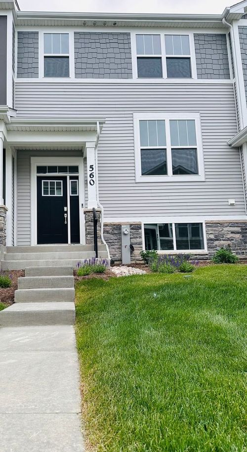 560 Wolverine Dr, Aurora, IL, 60502-9557 | Card Image