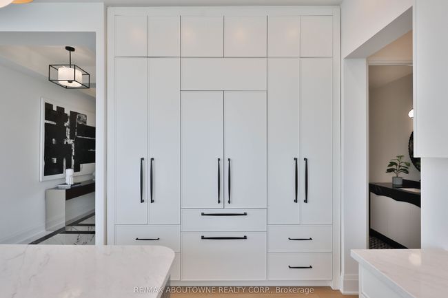 2201 - 2007 James St, Condo with 3 bedrooms, 2 bathrooms and null parking in Burlington ON | Image 10