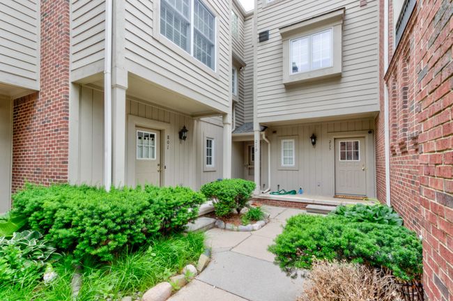 801 Sherman Dr, Condo with 2 bedrooms, 3 bathrooms and null parking in Royal Oak MI | Image 40