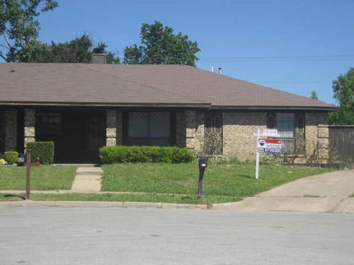 101 Stony Creek Dr, Euless, TX, 76039-3432 | Card Image