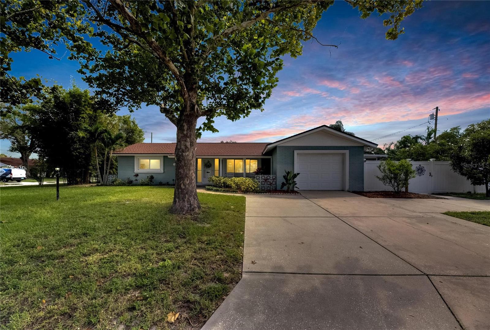 52nd St, Saint Petersburg, FL 33710