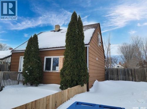 861 107th St, North Battleford, SK, S9A1Y6 | Card Image